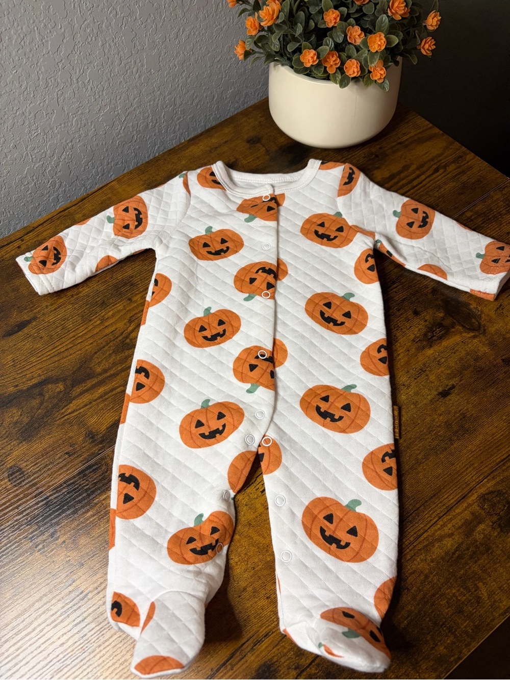 Halloween Pumpkin Print Footed One-Piece Pajamas - White & Orange